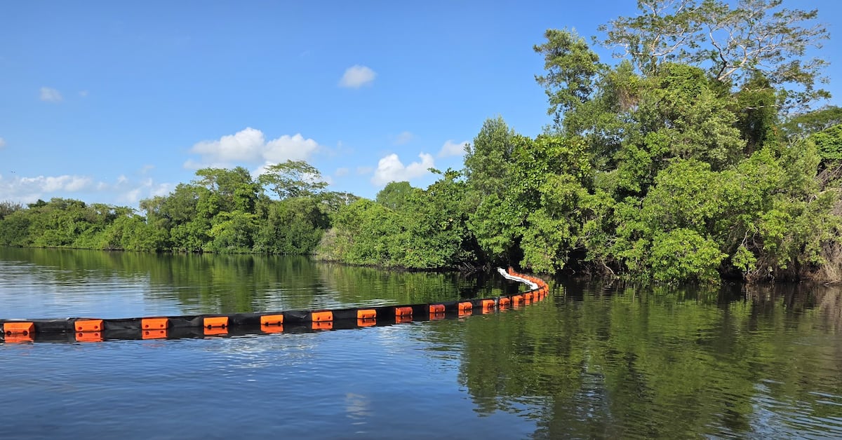 Discrepancias sobre control de derrame de hidrocarburo en costa de Tabasco