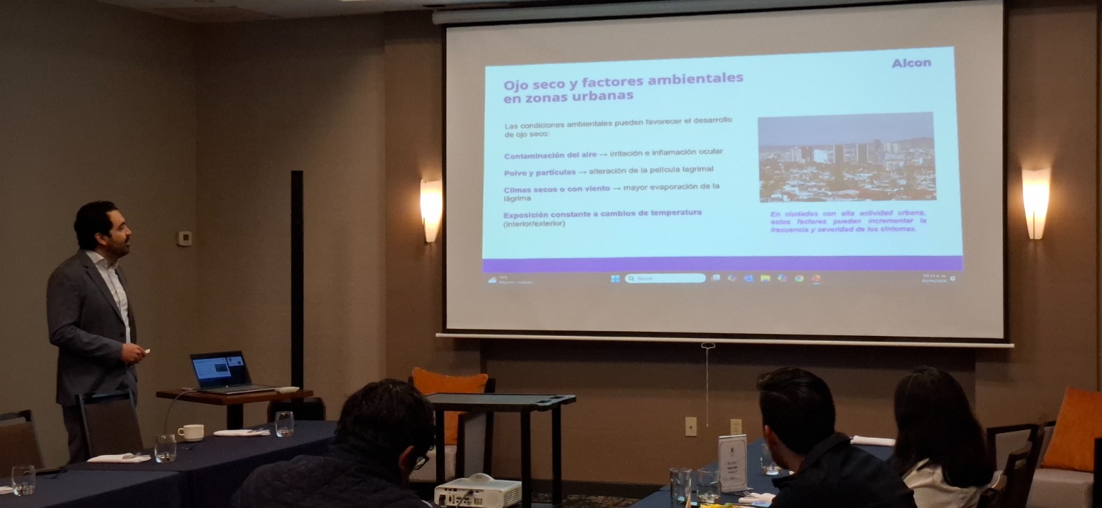 Especialistas advierten sobre aumento de casos de ojo seco por uso de dispositivos y contaminación