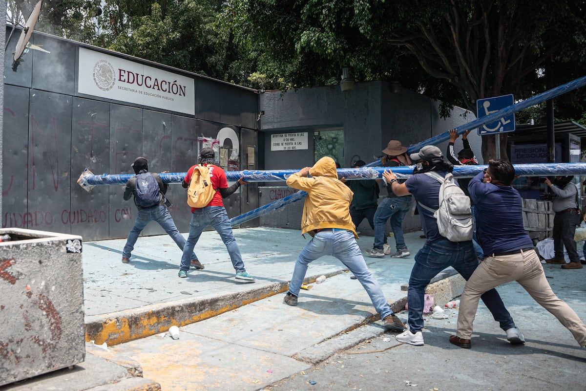 CNTE mantiene huelga y plantón en CDMX; Sheinbaum descarta desalojo y cita provocación previa al Mundial
