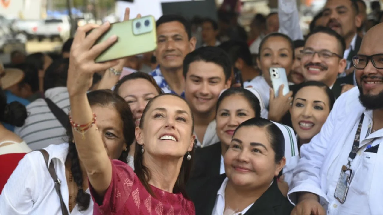 Sheinbaum inicia hospital en Colima y explica su ausencia en la inauguración del Mundial